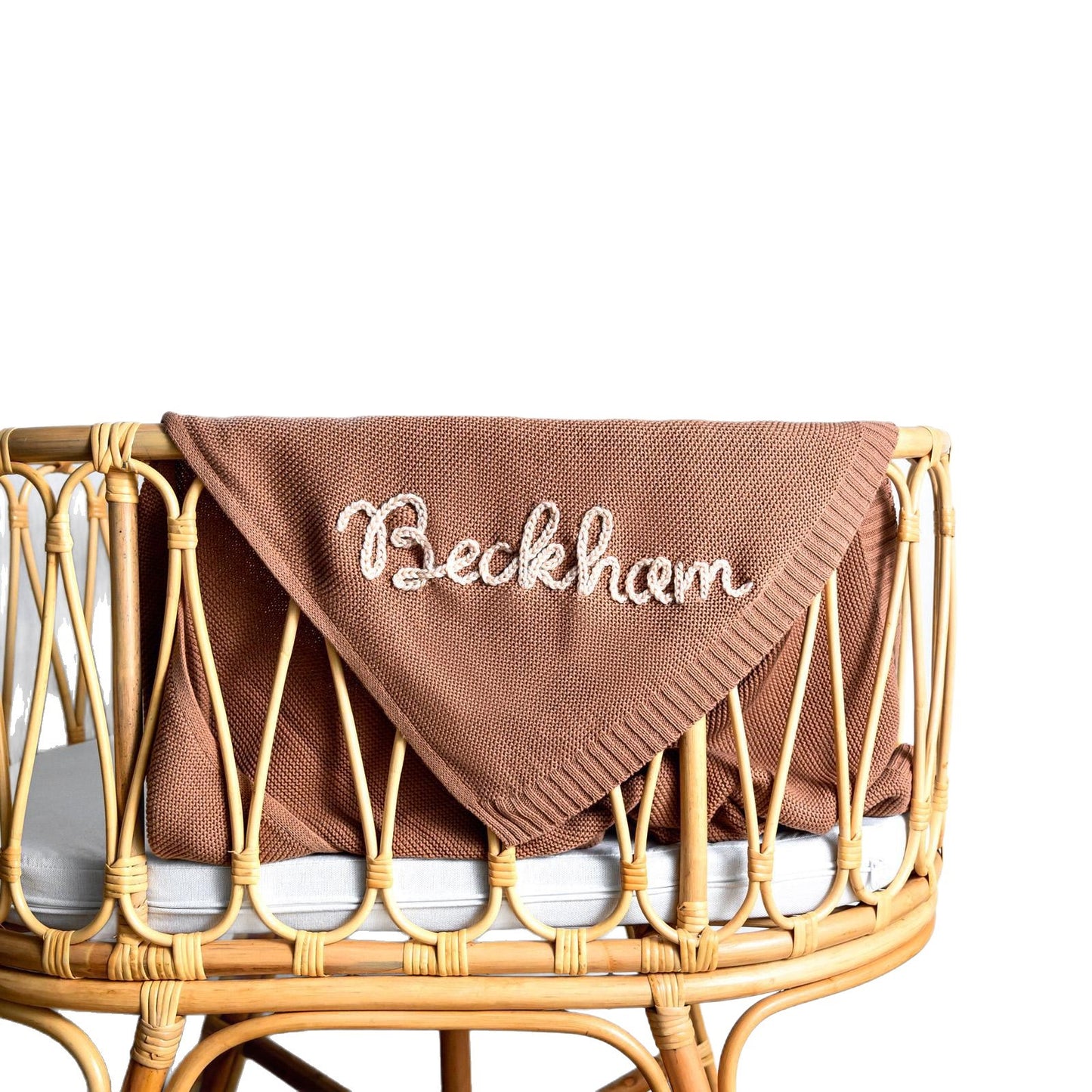Willkommensgeschenk fürs Baby - Bestickte Kinderwagendecke aus atmungsaktivem Baumwollstrick