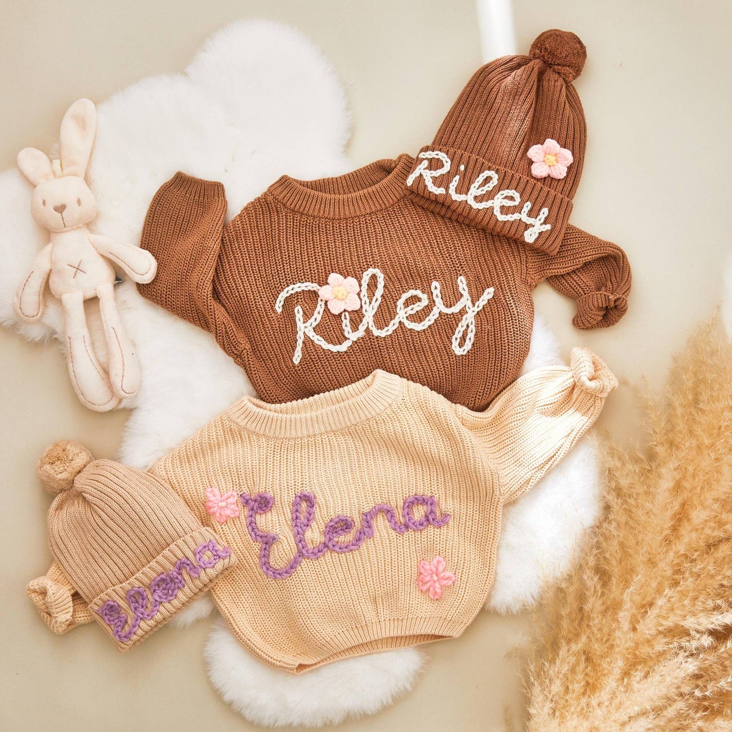 Babykleidung mit Namen – Süßer gestickter Pullover für die Kleinsten