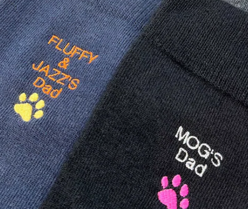 Personalisierte Socken für Tierbesitzer mit gesticktem Katzen- oder Hundenamen und Pfotenabdruck | Individuelles Geschenk für Tierliebhaber
