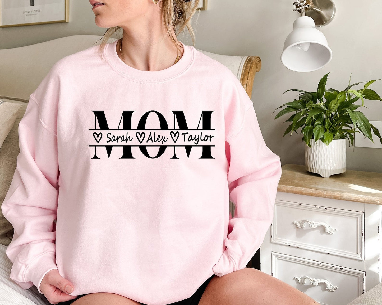Personalisiertes Mama Sweatshirt mit Kindernamen, Personalisierter Mama Pullover Minimalistisches Mama Geschenk für Mutter, Mama Geschenk für Sie T-Shirt