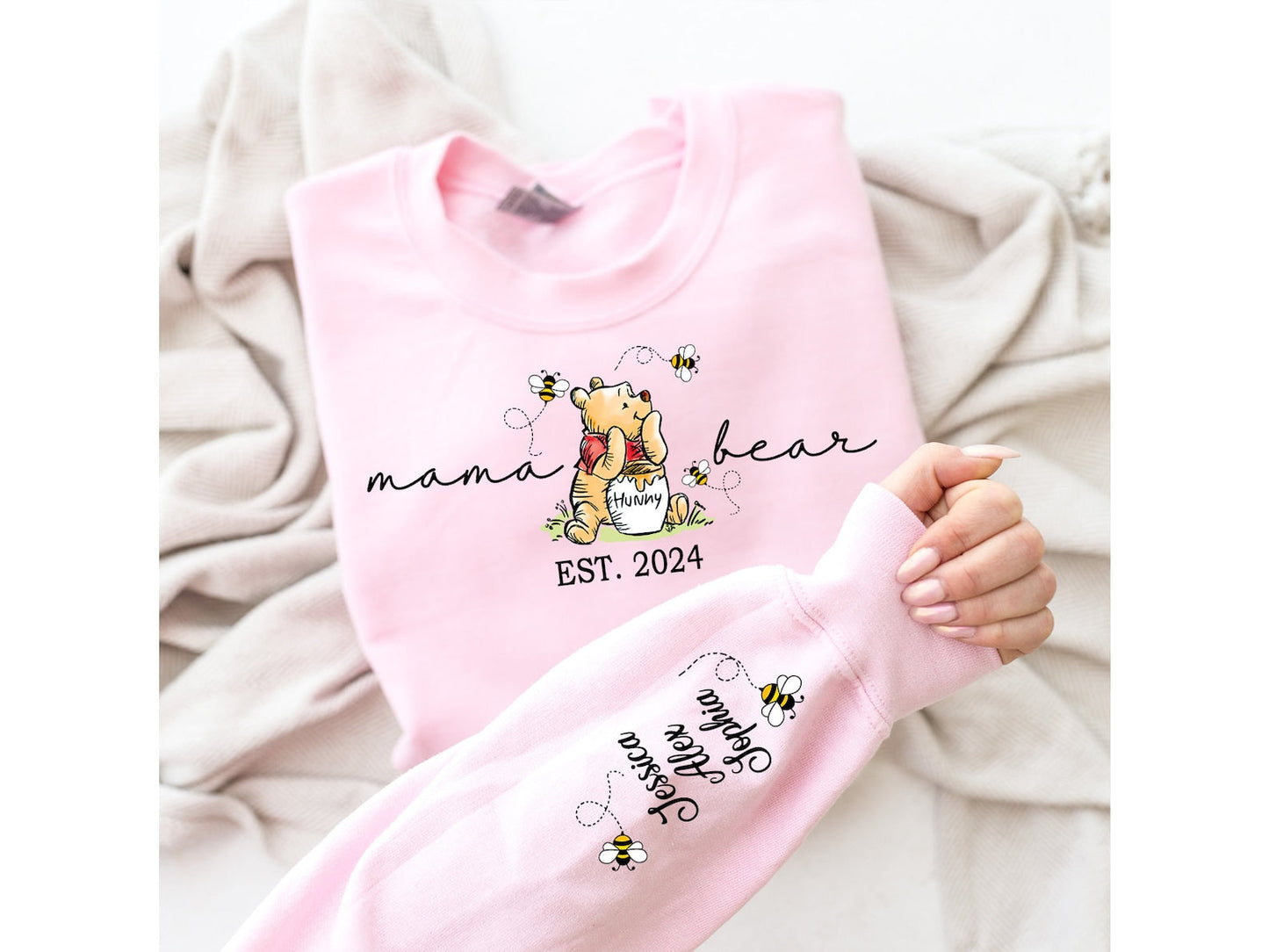 Custom Mama Bear Sweatshirt mit Kindernamen auf dem Ärmel - Perfektes Geschenk zum Muttertag
