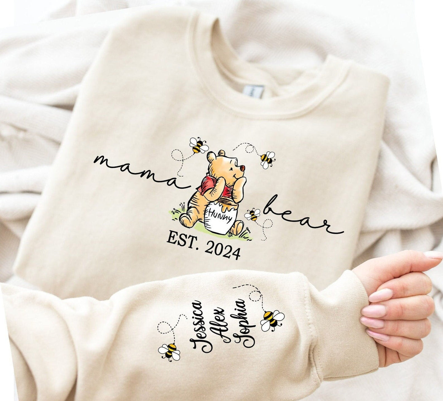 Custom Mama Bear Sweatshirt mit Kindernamen auf dem Ärmel - Perfektes Geschenk zum Muttertag