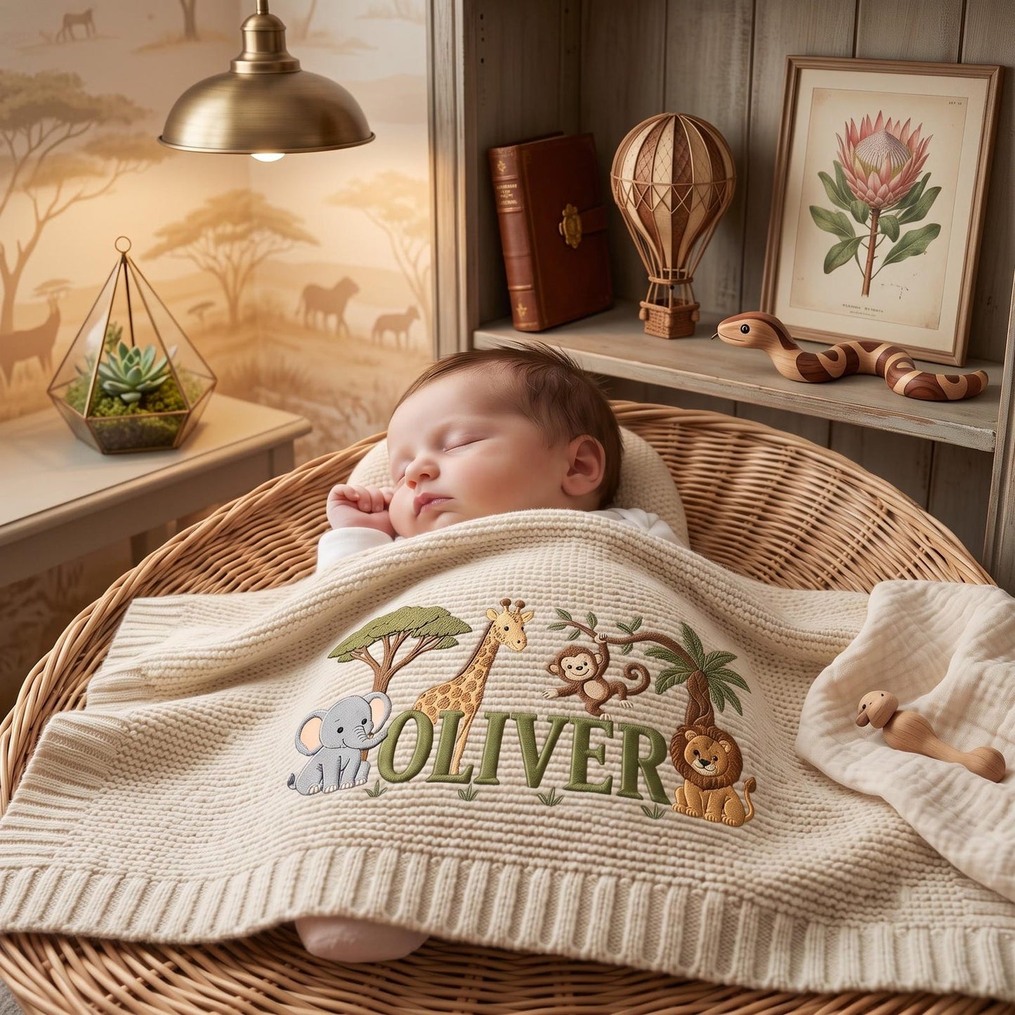 Personalisierte Babydecke mit Löwenstickerei und Namen – Individuell gestaltete Giraffen-Safari-Strickdecke als Geschenk für Neugeborene, Geschenk für Jungen, Willkommensdecke für Babys