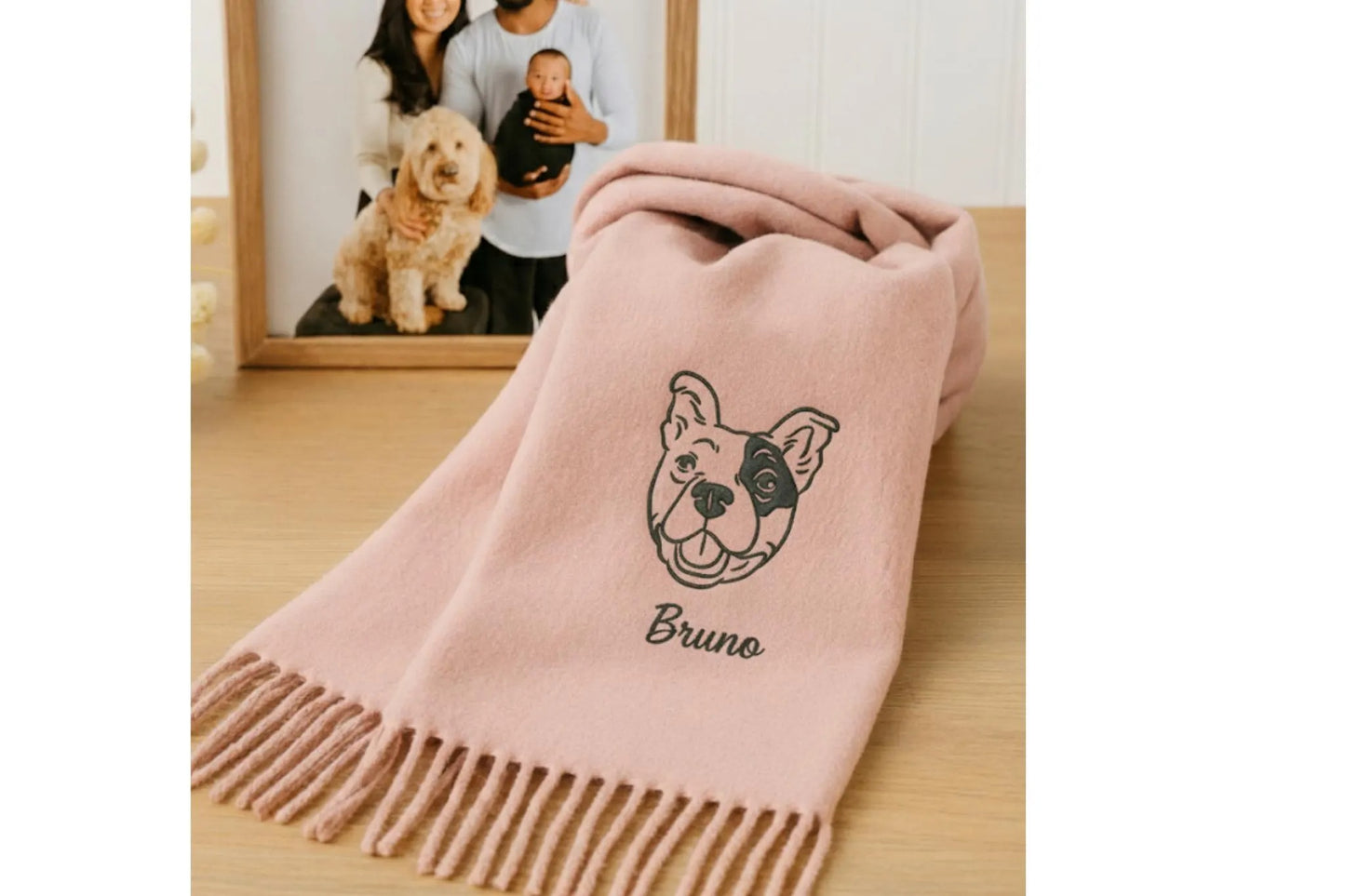 Personalisierter Wollschal mit Haustierporträt: Individuell bestickter Hund oder Katze