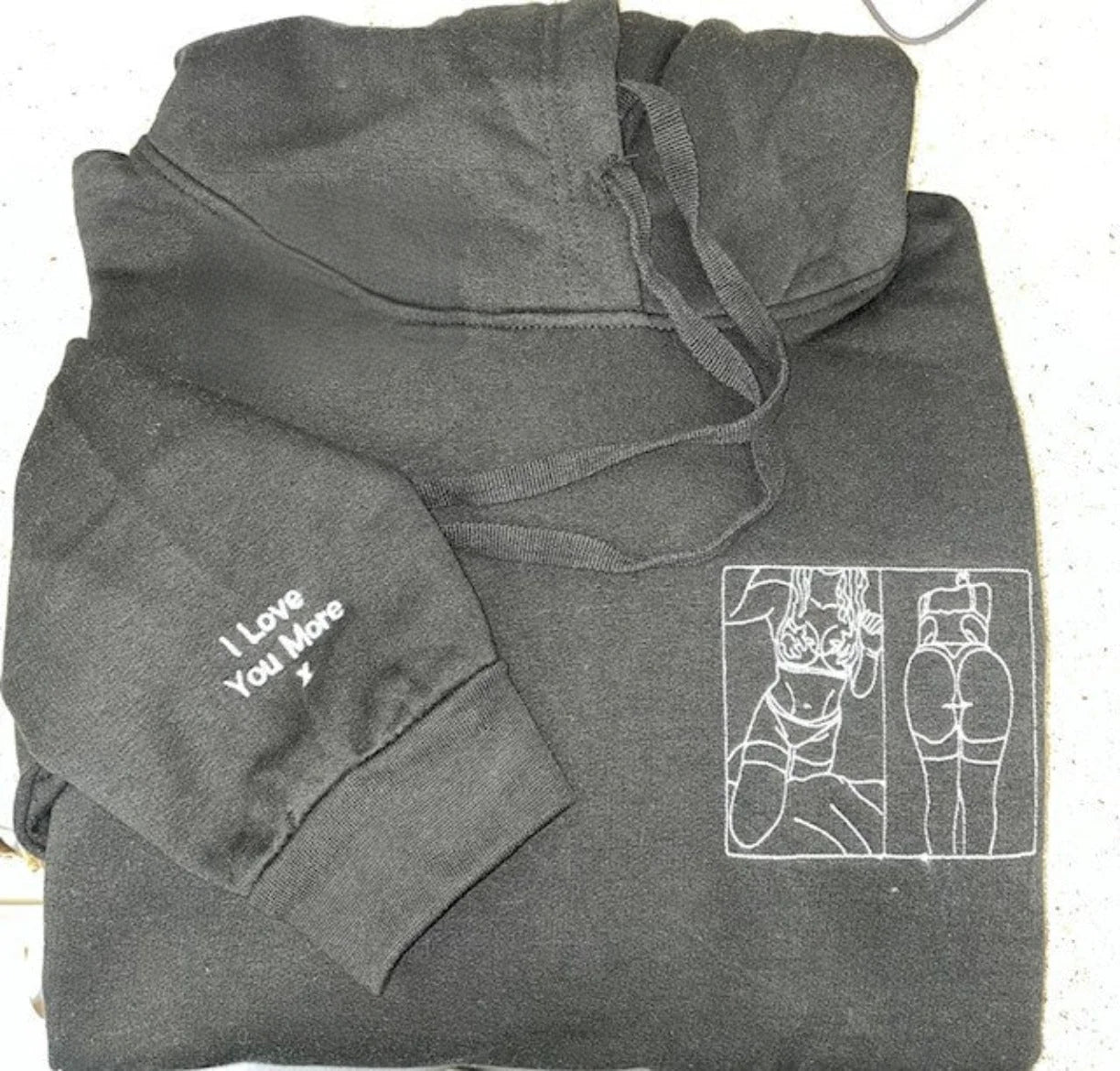 Personalisierter Partner-Hoodie mit Liebesstickerei – Einzigartiges Erinnerungsstück für besondere Tage
