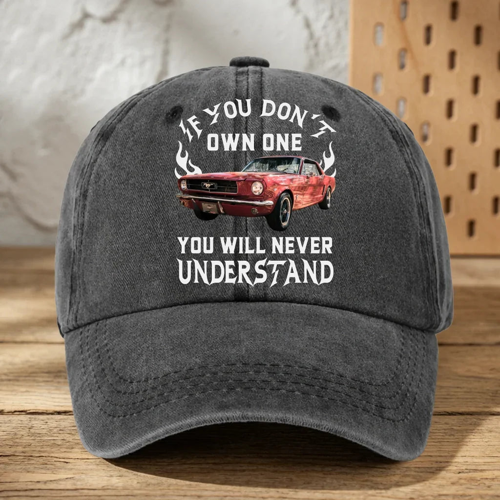Personalisierte Baseballkappe aus gewaschenem Denim mit Oldtimer-Motiv – ein einzigartiges Geschenk für Autoliebhaber