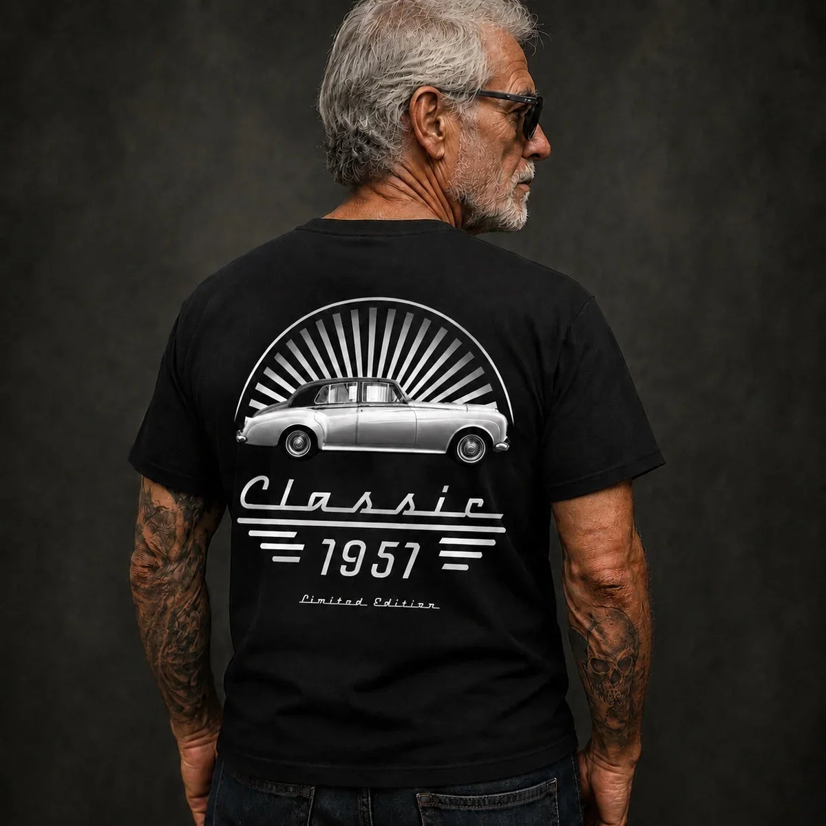 Personalisiertes T-Shirt mit Oldtimer-Motiv (beidseitig bedruckt) – individuelles Fotoshirt für Papa oder Ehemann, Geschenk für Oldtimer-Liebhaber