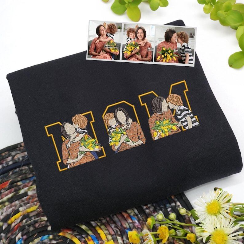 „Beste Mama aller Zeiten“ – Personalisiertes Sweatshirt mit Porträt – Geschenk mit Foto-Skizzen-Stickerei