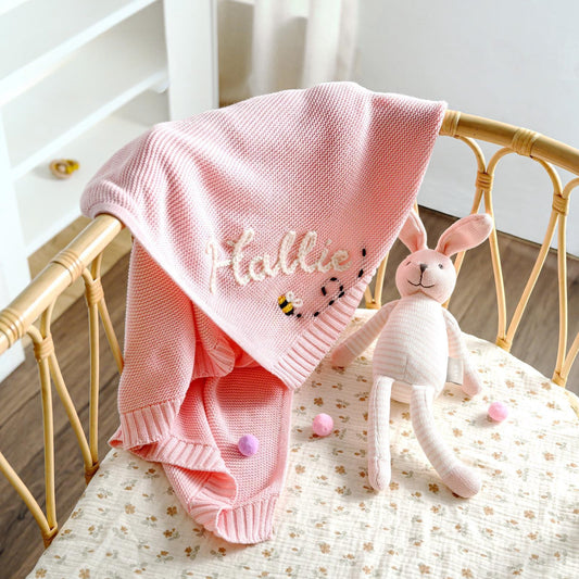 Weiche Strickdecke mit Namen - Atmungsaktive Babydecke aus Baumwolle, personalisiert & kuschelweich