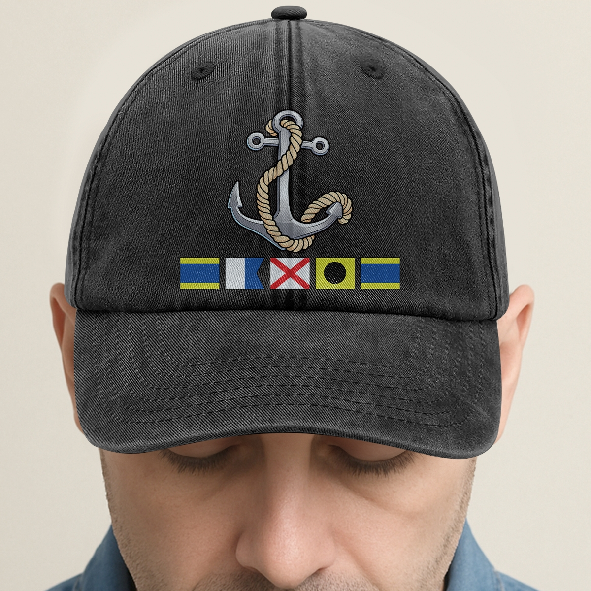 Baseball-Cap aus gewaschenem Denim mit Bootsanker und Signalflaggen – maritimes Design, ein einzigartiges Geschenk für Segler und Bootsliebhaber
