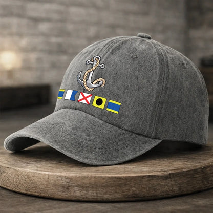 Baseball-Cap aus gewaschenem Denim mit Bootsanker und Signalflaggen – maritimes Design, ein einzigartiges Geschenk für Segler und Bootsliebhaber
