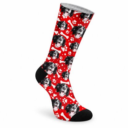 Personalisierte Socken mit dem Gesicht des eigenen Haustiers sind ein tolles Geschenk für jeden Hunde- oder Katzenbesitzer – in verschiedenen Farben erhältlich.