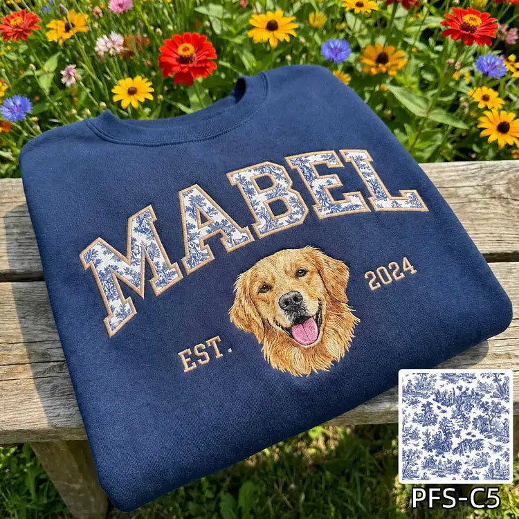Besticktes Sweatshirt mit individuellem Haustier-Porträt und Namens-Applikation im Chinoiserie-Stil