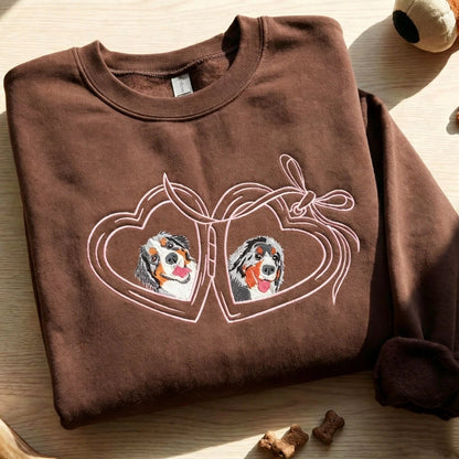 Vintage Medaillon-Sweatshirt mit Haustierporträt – Personalisierter Rundhalsausschnitt mit Hunde- und Katzenfoto und verspielter Schleife