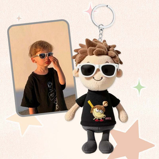 Personalisierter Schlüsselanhänger mit Foto einer Stofftierpuppe