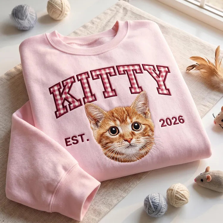 Besticktes Sweatshirt mit individuellem Haustier-Porträt und Namens-Applikation im Vichy-Karo-Muster (Varsity-Stil)
