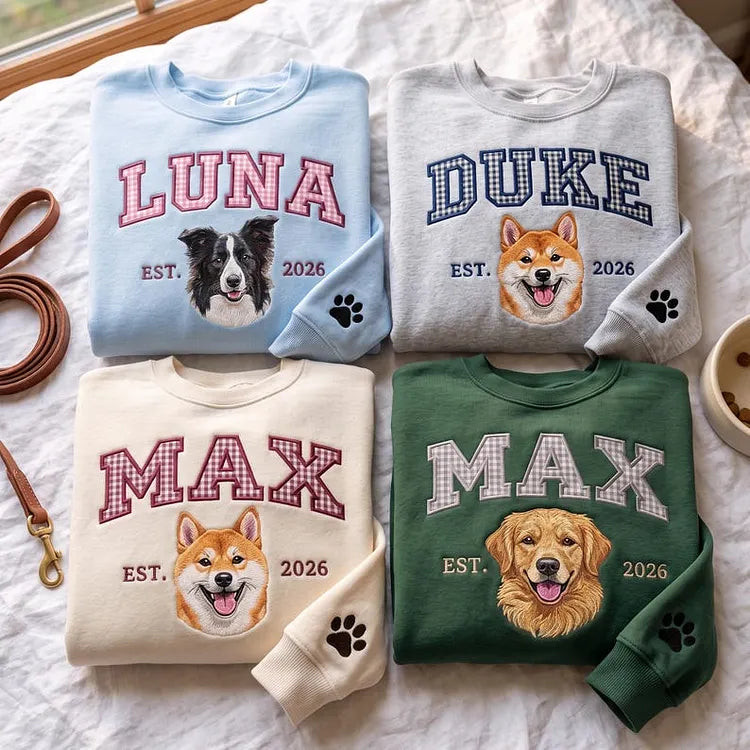 Besticktes Sweatshirt mit individuellem Haustier-Porträt und Namen im Varsity-Stil (Gingham-Muster)