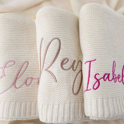 Personalisierte Babydecke mit besticktem Namen - Weiche Baumwoll-Strickdecke für Kinderwagen & Krabbelteppich