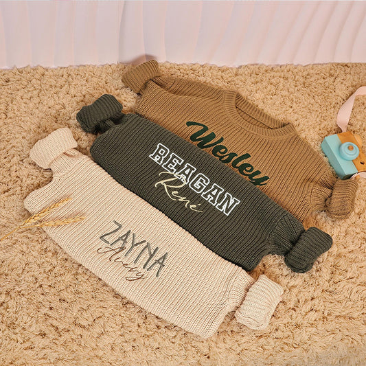 Babypullover mit Namen – Bezaubernde individuelle Strickmode für Neugeborene und Kleinkinder