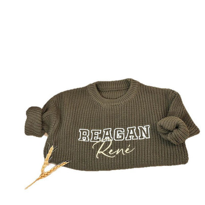 Babypullover mit Namen – Bezaubernde individuelle Strickmode für Neugeborene und Kleinkinder