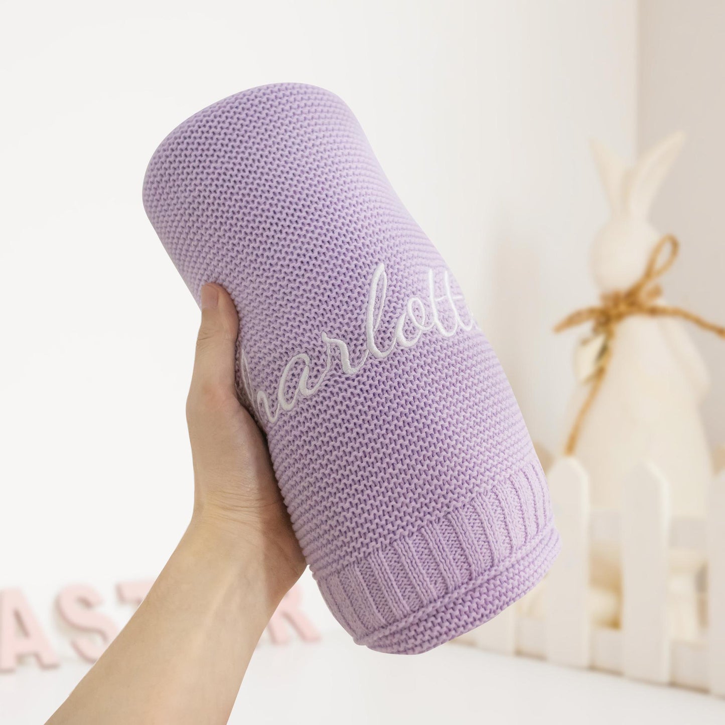 Herzgeschenk für Neugeborene - Weiche Babydecke mit personalisierter Namensstickerei