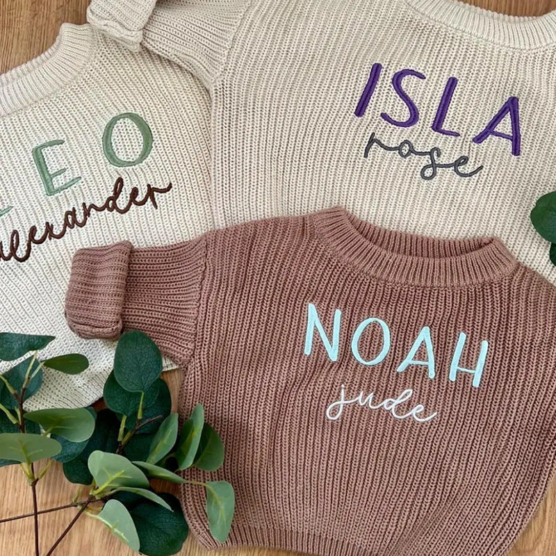 Personalisierte Babykleidung – Sweatshirt mit besticktem Namen, perfektes Tauf- oder Geburtstagsgeschenk