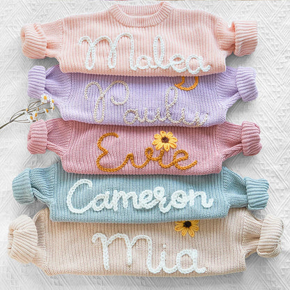 Personalisiertes Babygeschenk – Bestickter Kinderpullover mit Namen, Einzigartig & Herzerwärmend