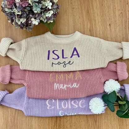 Personalisierte Babykleidung – Sweatshirt mit besticktem Namen, perfektes Tauf- oder Geburtstagsgeschenk