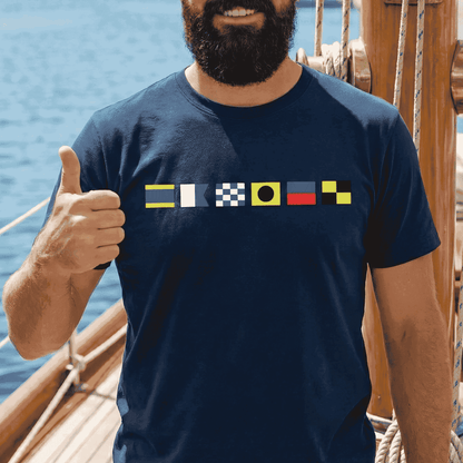 Klassisches T-Shirt mit maritimen Signalflaggen, personalisiert mit deinem Namen, lässiger Strand-Look für jeden Tag, durchdachtes Geschenk