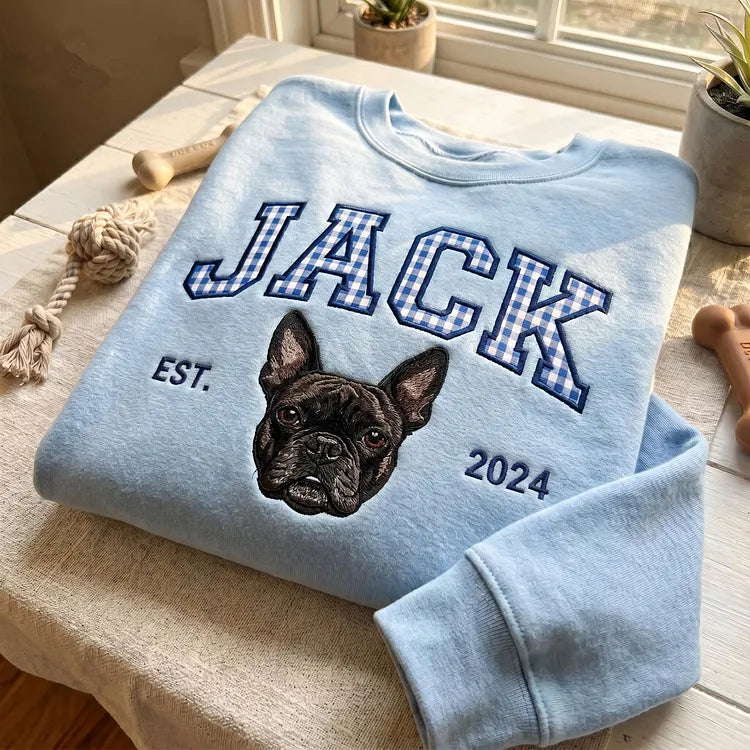 Besticktes Sweatshirt mit individuellem Haustier-Porträt und Namens-Applikation im Vichy-Karo-Muster (Varsity-Stil)