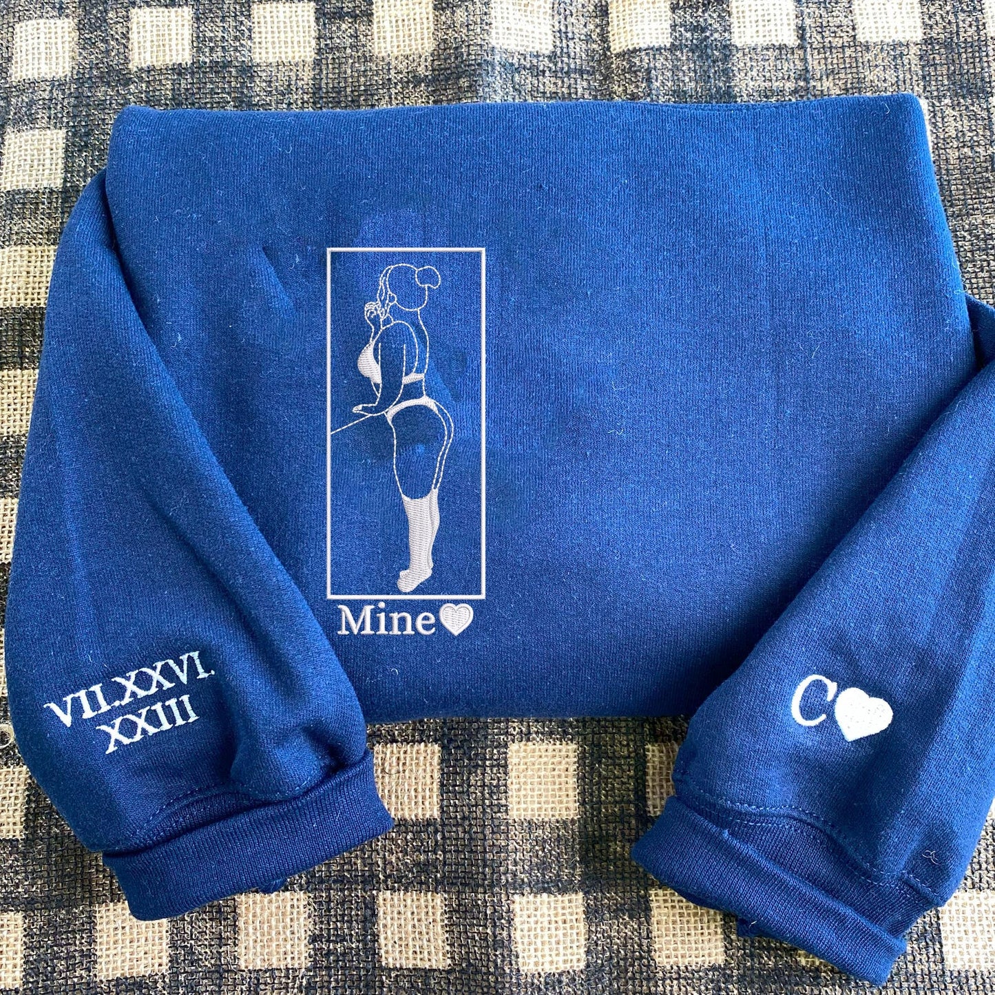 Handgefertigter Hoodie mit Liebesbrief – personalisierte Stickerei für ein einzigartig romantisches Geschenk