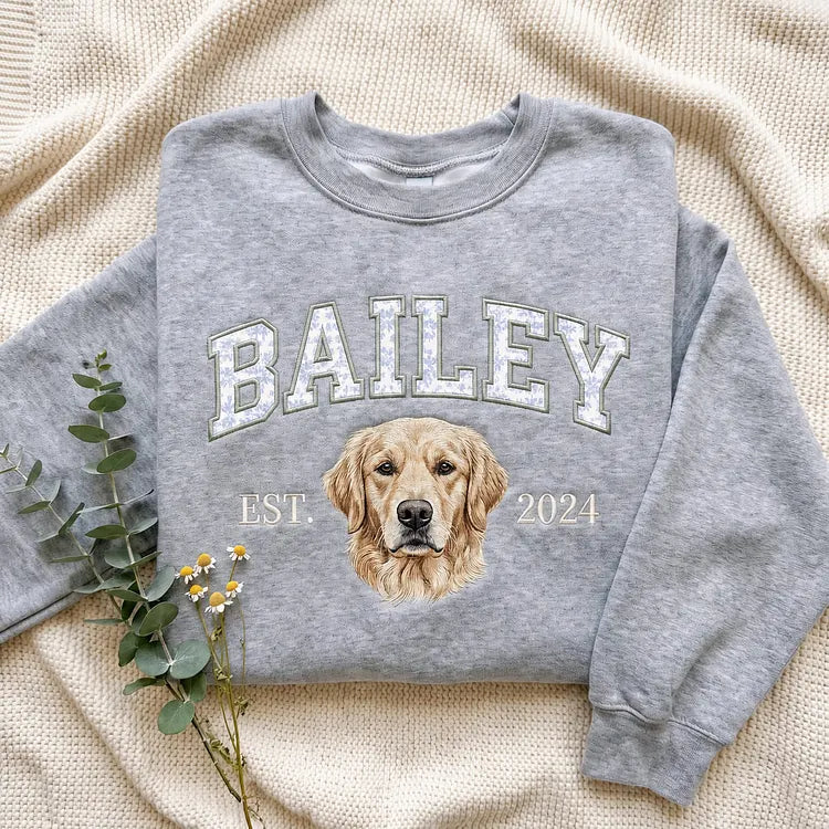 Besticktes Sweatshirt mit individuellem Haustier-Porträt und Namens-Applikation im Chinoiserie-Stil