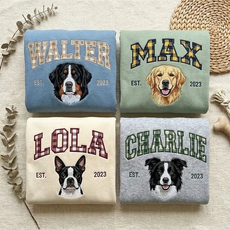Besticktes Sweatshirt mit individuellem Haustier-Porträt und Namen im Varsity-Stil (Gingham-Muster)