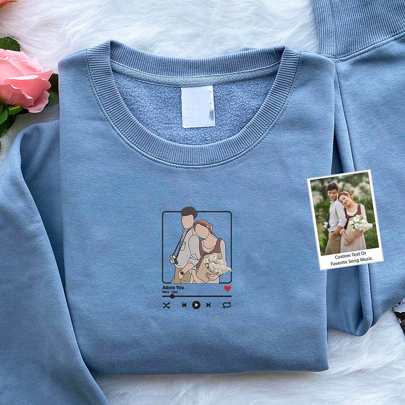 Valentinstag-Special: Bestickte Hoodies für Paare mit personalisierten Filzherzen