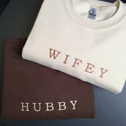 Individuell besticktes Sweatshirt, Partner-Sweatshirts für Ehepaar (Wifey & Hubby), Sweatshirts für Paare zum Jahrestag, Partner-Sweatshirts zum Valentinstag