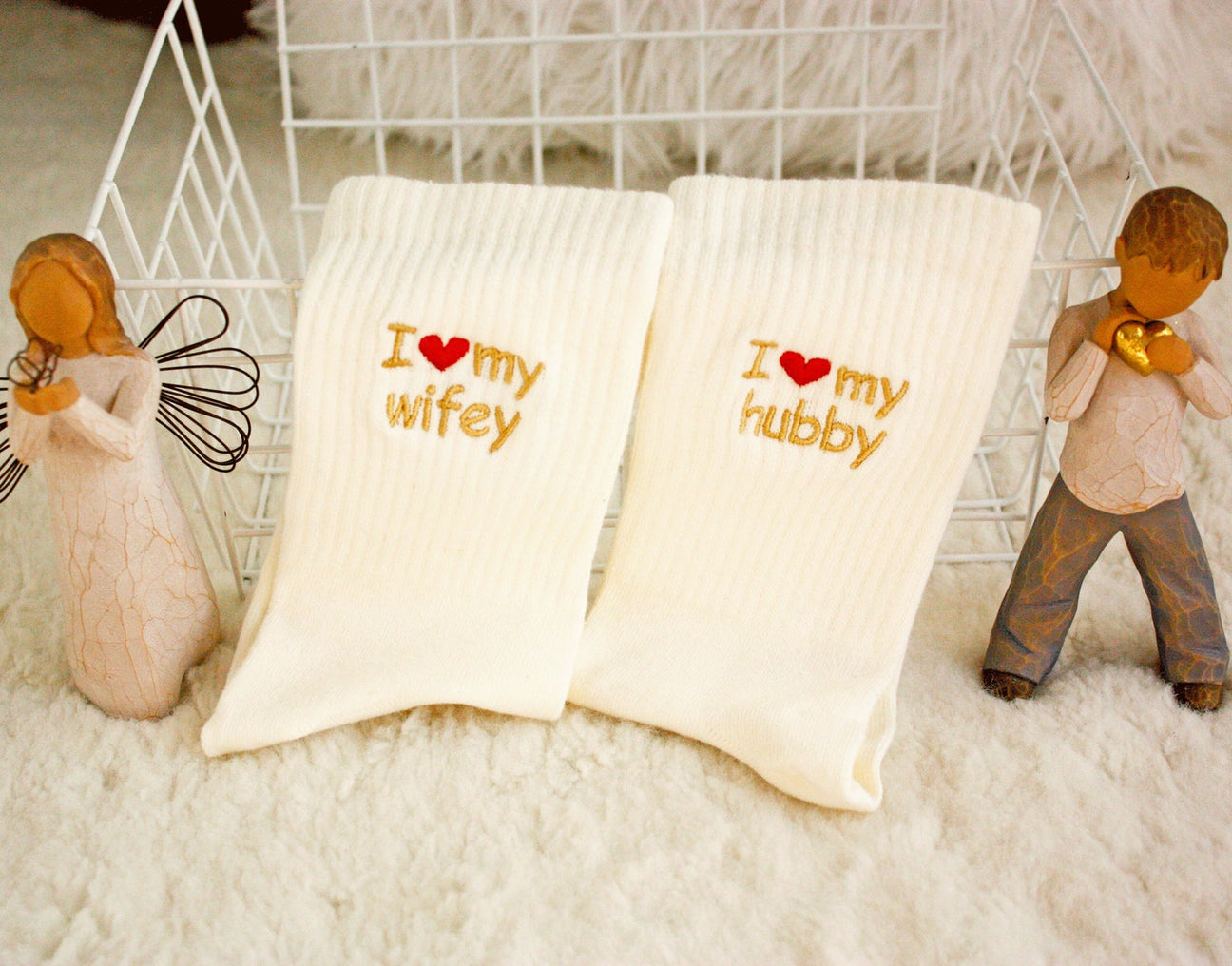 2 Paar personalisierte Valentinstagssocken mit Text, bestickte Baumwollsocken, Socken für Hochzeitsfeiern, Socken für den Junggesellinnenabschied, Socken mit Initialen und Namen für Geburtstage