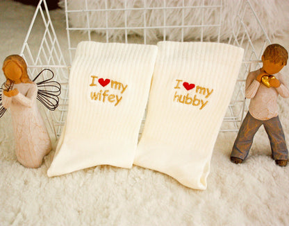 2 Paar personalisierte Valentinstagssocken mit Text, bestickte Baumwollsocken, Socken für Hochzeitsfeiern, Socken für den Junggesellinnenabschied, Socken mit Initialen und Namen für Geburtstage