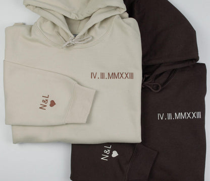 Hoodie mit römischen Zahlen | Bestickter Partner-Hoodie | Hoodie mit Initialen | Partner-Hoodie mit Datum | Jahrestagsgeschenk für ihn