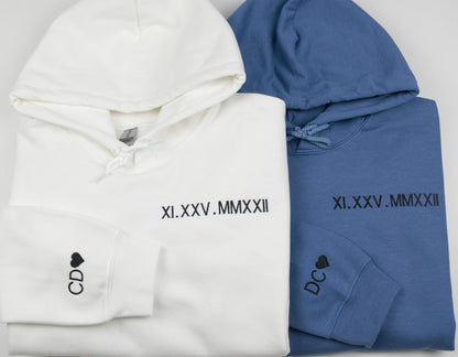 Hoodie mit römischen Zahlen | Bestickter Partner-Hoodie | Hoodie mit Initialen | Partner-Hoodie mit Datum | Jahrestagsgeschenk für ihn