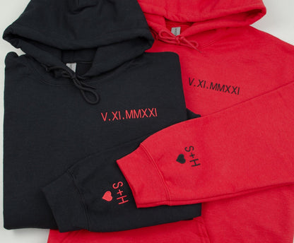 Hoodie mit römischen Zahlen | Bestickter Partner-Hoodie | Hoodie mit Initialen | Partner-Hoodie mit Datum | Jahrestagsgeschenk für ihn