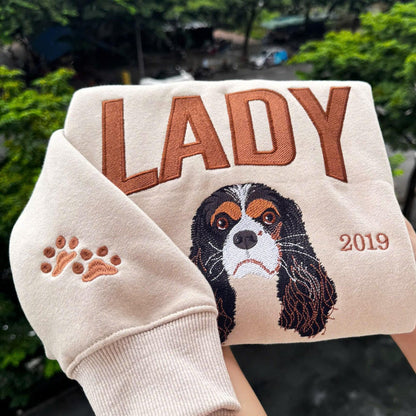 Individuell besticktes Sweatshirt mit Haustierporträt, Comfort Color bestickter College-Pullover mit Hundemotiv, individuell bestickter Hoodie mit Hundemotiv nach Foto