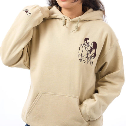 Hoodie mit individueller Stickerei eines Pärchenporträts nach Foto: Jubiläums-Sweatshirt, personalisiertes Geschenk für beste Freunde