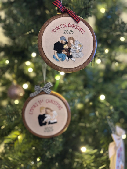 Handbestickter Weihnachtsschmuck: Familienporträt – Personalisierte Weihnachtserinnerung – Weihnachtsdekoration – Individueller Schmuck