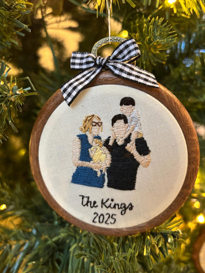 Handbestickter Weihnachtsschmuck: Familienporträt – Personalisierte Weihnachtserinnerung – Weihnachtsdekoration – Individueller Schmuck