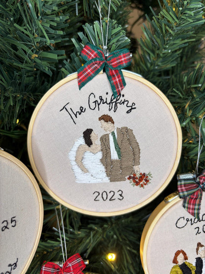 Handbestickter Weihnachtsschmuck: Familienporträt – Personalisierte Weihnachtserinnerung – Weihnachtsdekoration – Individueller Schmuck