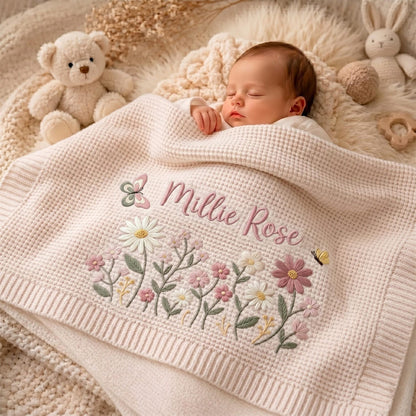 Personalisierte Babydecke mit Blumenstickerei – Strickdecke mit individuellem Namen, Willkommensdecke für Babys, Erinnerungsstück fürs Kinderzimmer, Erinnerungsstück für Neugeborene