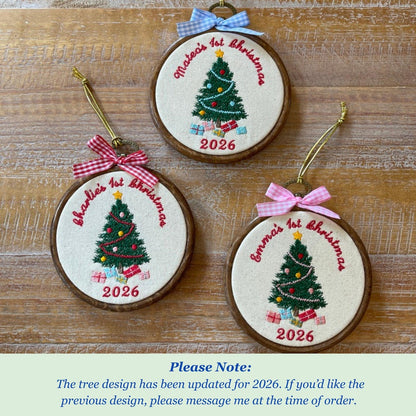 Personalisierter Weihnachtsschmuck für Babys erstes Weihnachtsfest: Bestickter Erinnerungsschmuck