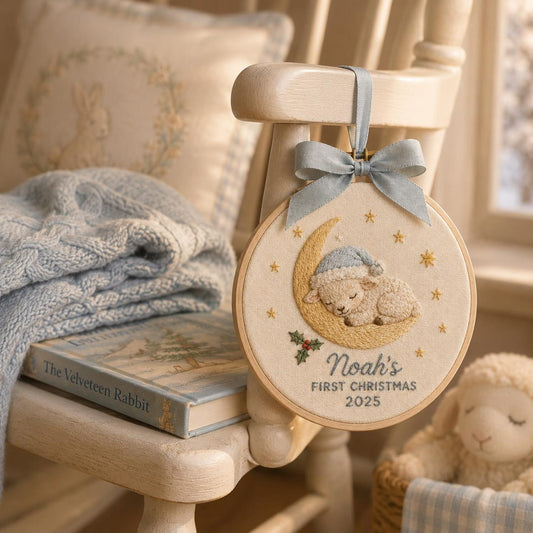 Individuell gestalteter Weihnachtsschmuck für das erste Baby, personalisierter Stickrahmen als Erinnerungsgeschenk für die junge Familie