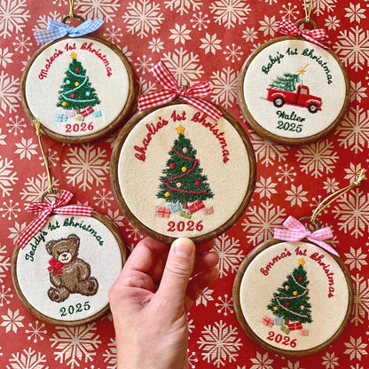 Personalisierter Weihnachtsschmuck für Babys erstes Weihnachtsfest: Bestickter Erinnerungsschmuck