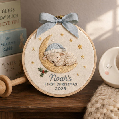 Individuell gestalteter Weihnachtsschmuck für das erste Baby, personalisierter Stickrahmen als Erinnerungsgeschenk für die junge Familie